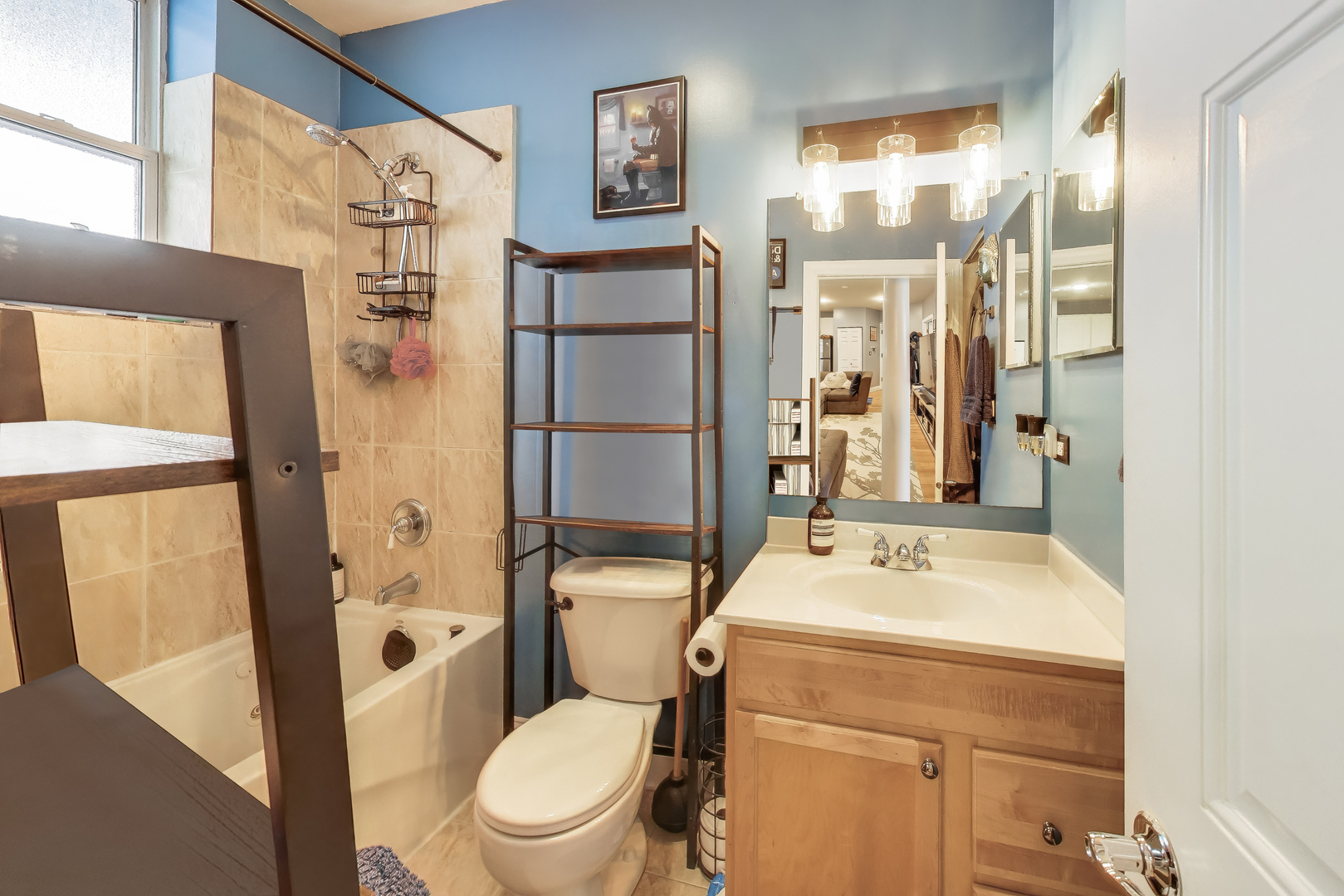 6813 N Lakewood Avenue #3W, Chicago, IL 60626