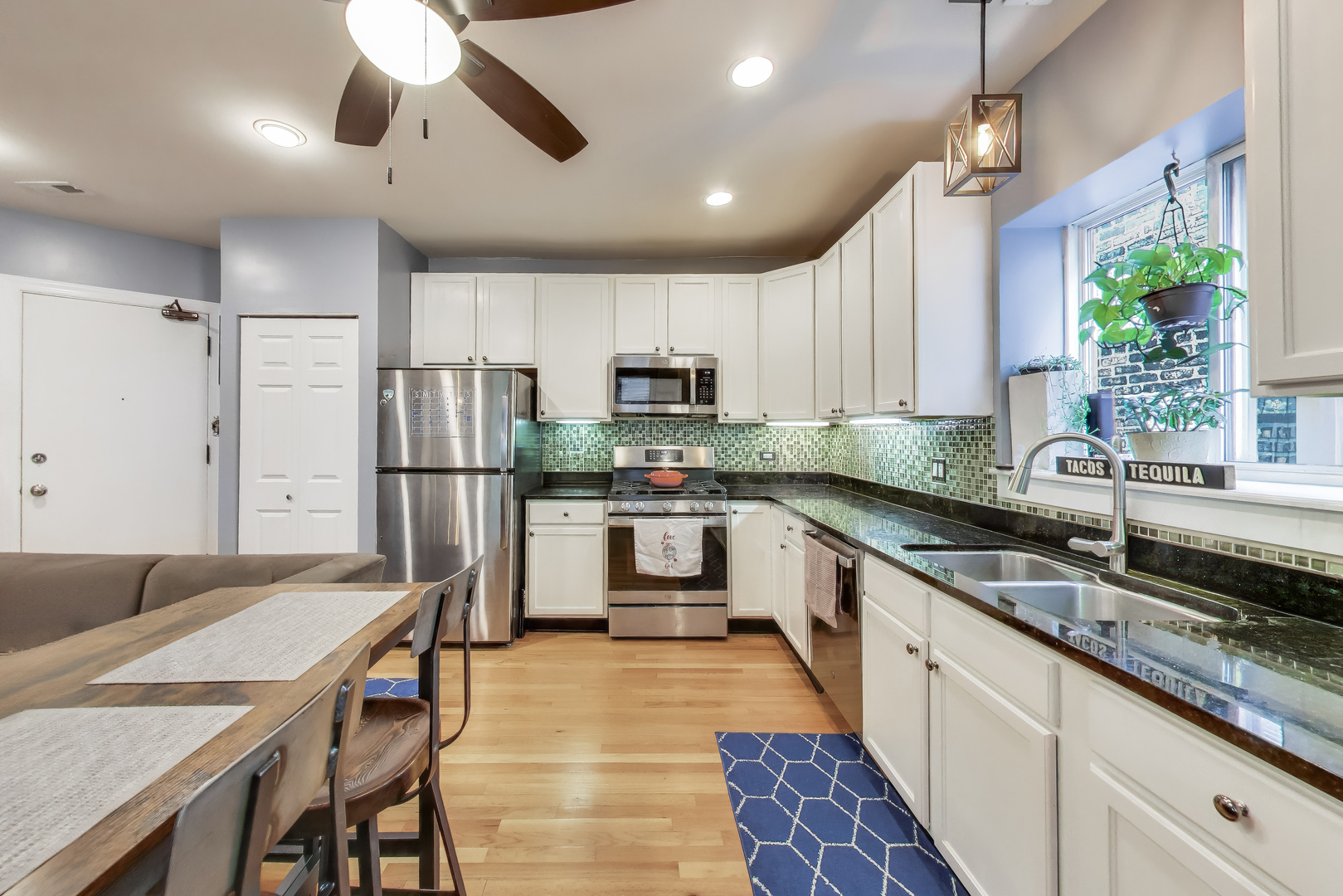 6813 N Lakewood Avenue #3W, Chicago, IL 60626