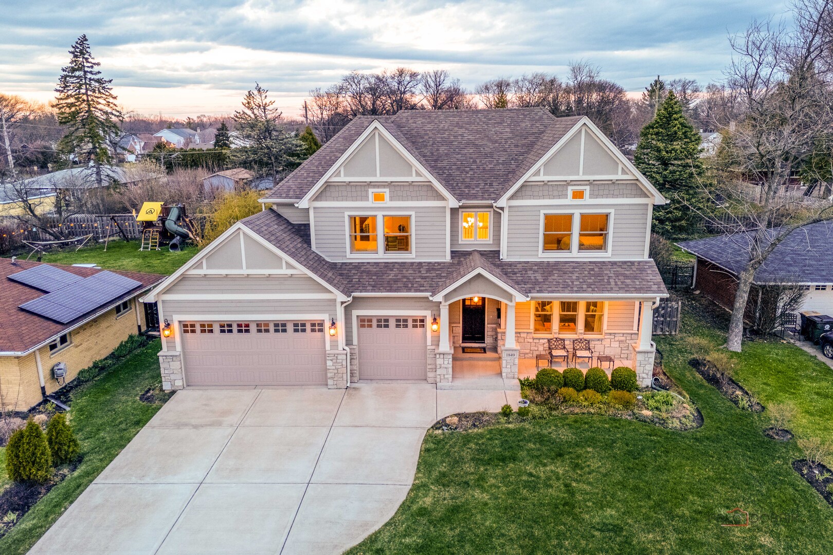 1849 N Chestnut Avenue, Arlington Heights, IL 60004