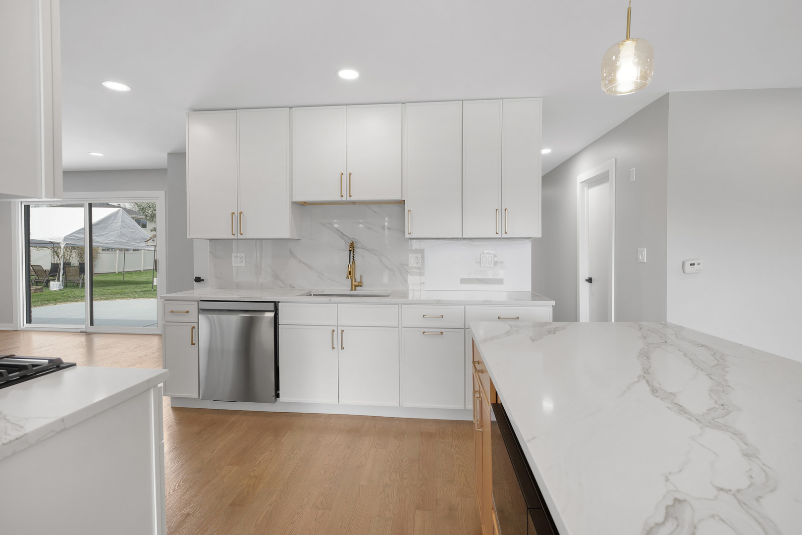 1008 W Ash Drive, Mount Prospect, IL 60056