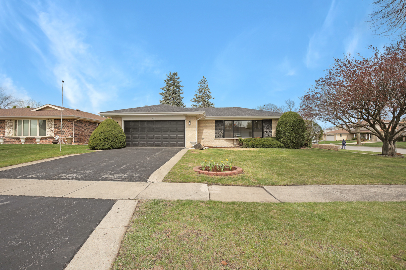 1008 W Ash Drive, Mount Prospect, IL 60056