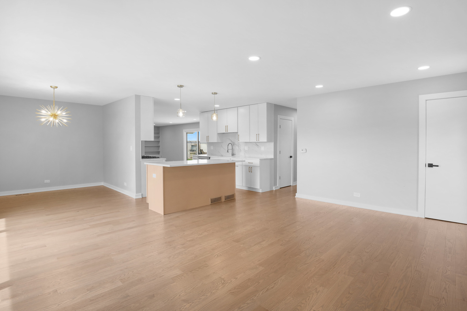 1008 W Ash Drive, Mount Prospect, IL 60056