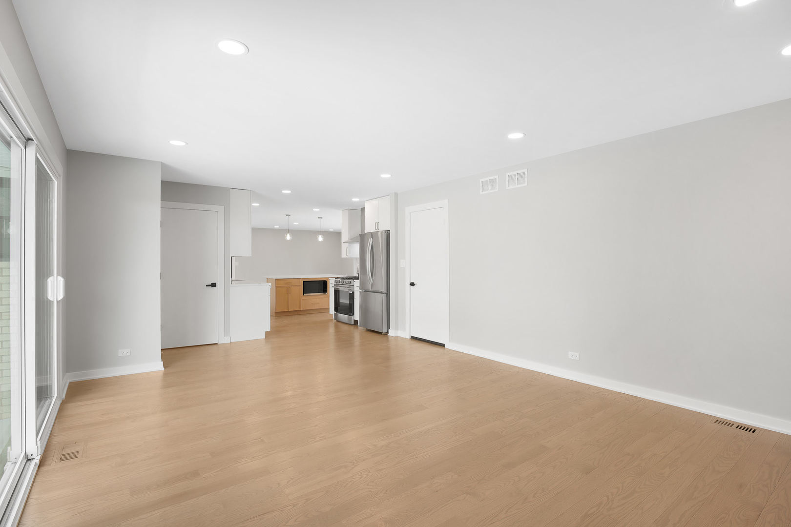 1008 W Ash Drive, Mount Prospect, IL 60056