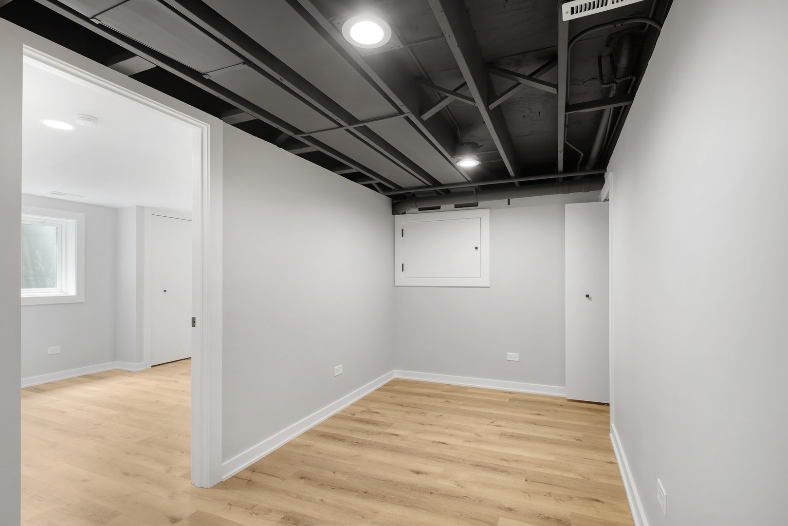 1008 W Ash Drive, Mount Prospect, IL 60056