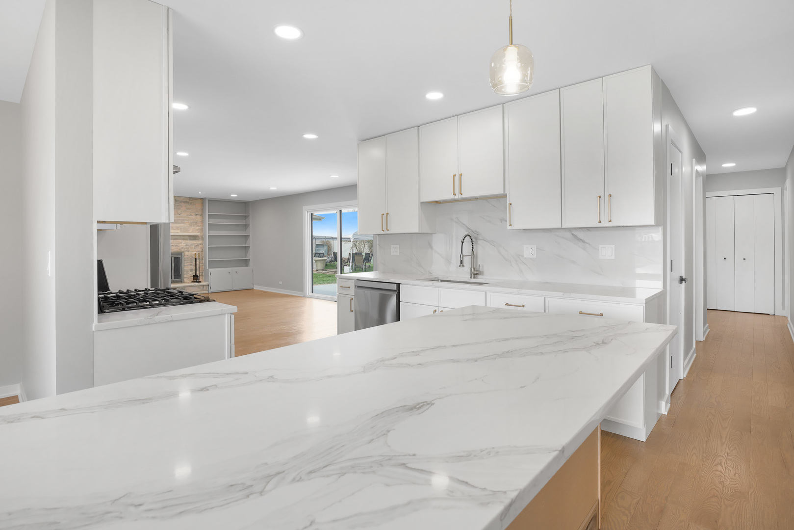 1008 W Ash Drive, Mount Prospect, IL 60056