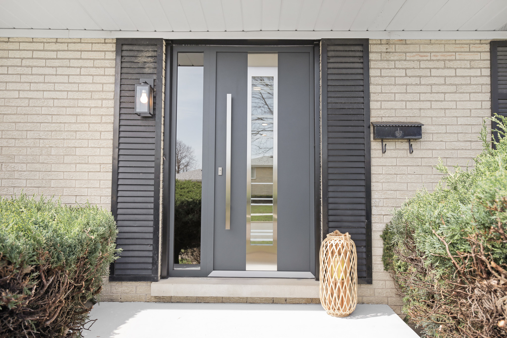 1008 W Ash Drive, Mount Prospect, IL 60056