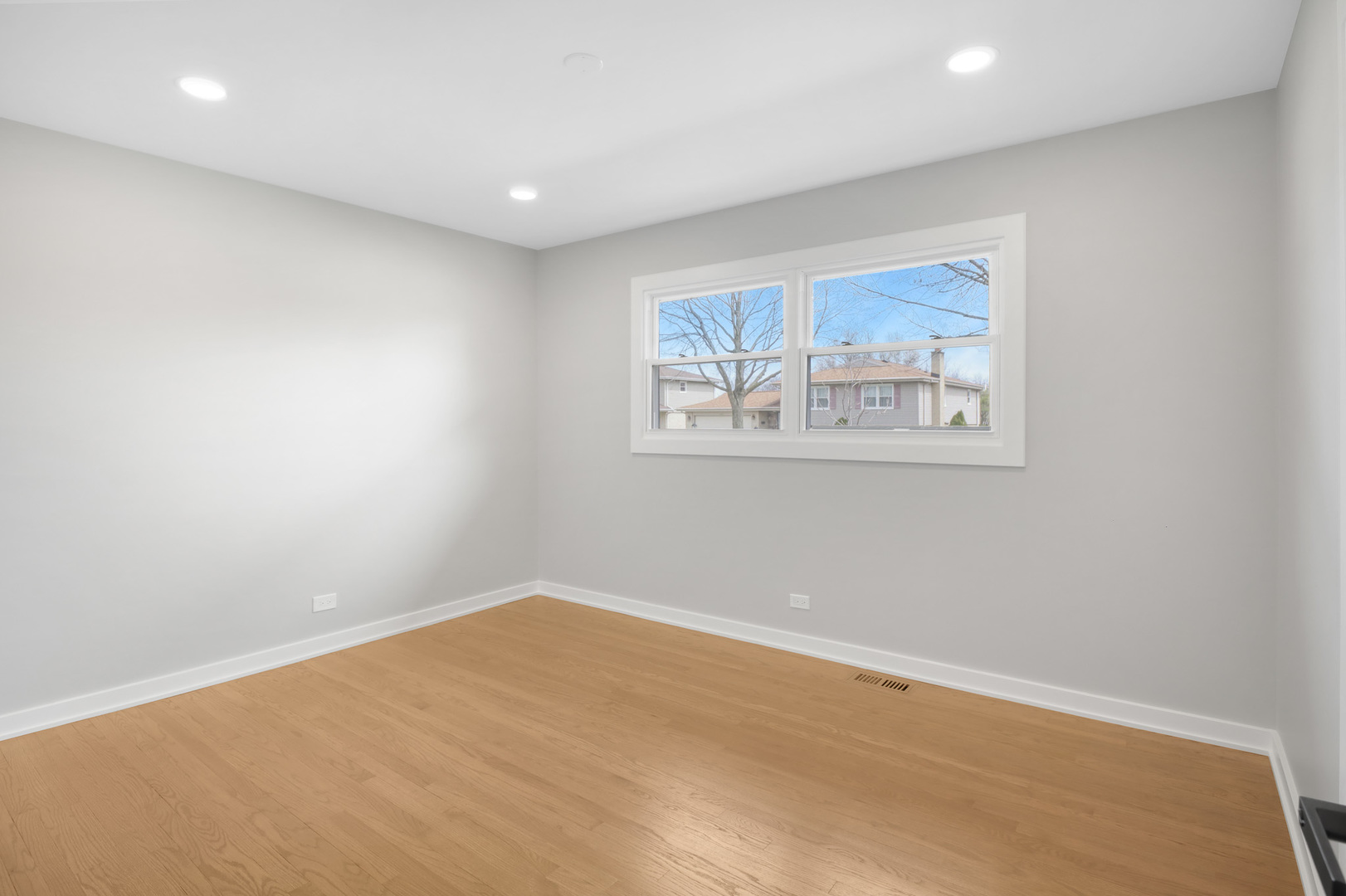 1008 W Ash Drive, Mount Prospect, IL 60056