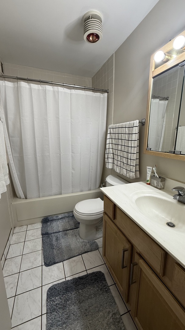 2605 S Indiana Avenue #1008, Chicago, IL 60616