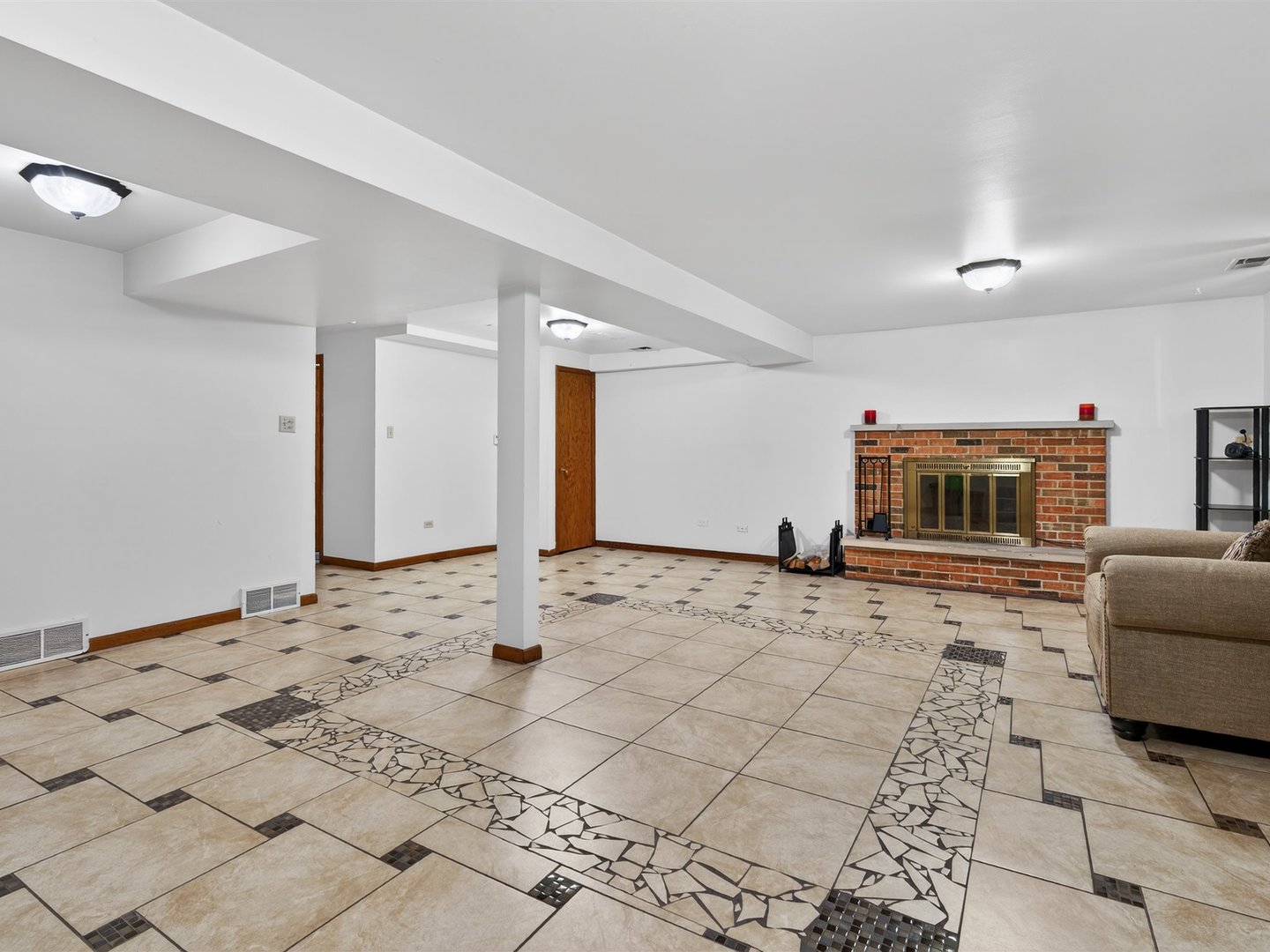 4242 Pinewood Lane, Matteson, IL 60443