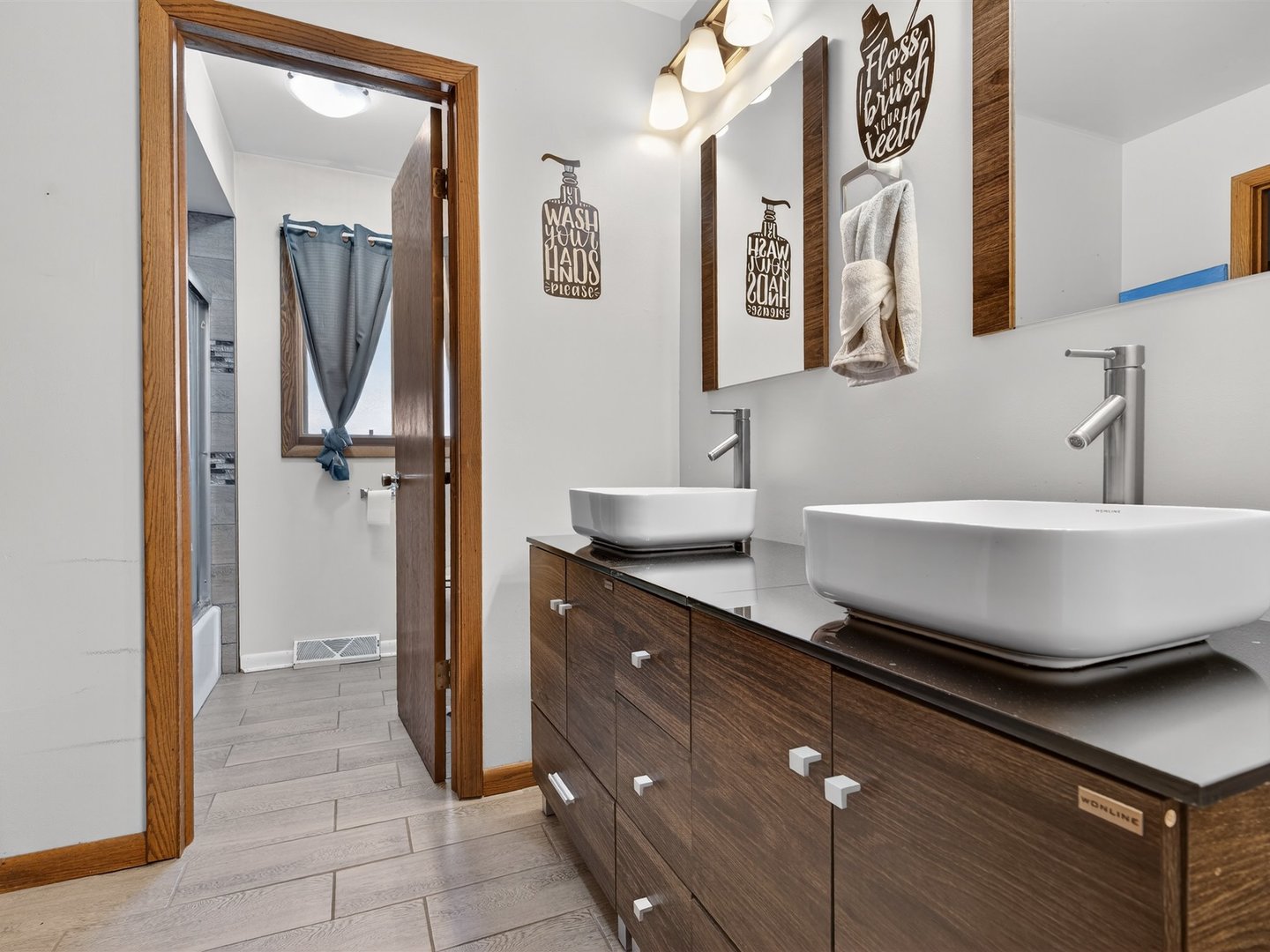 4242 Pinewood Lane, Matteson, IL 60443