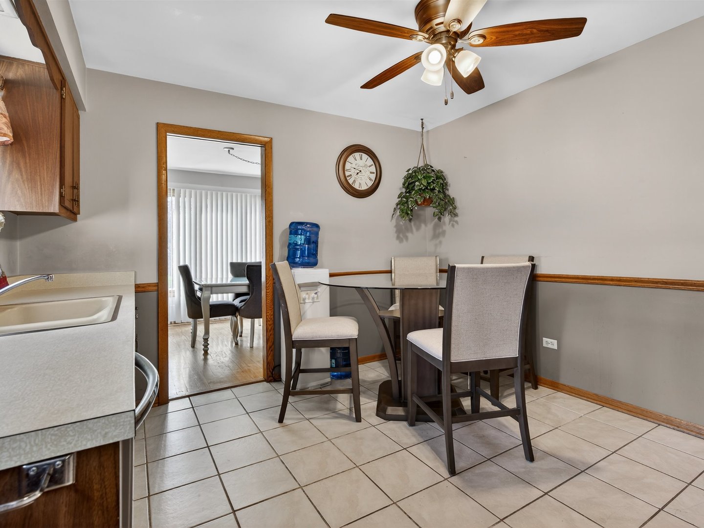 4242 Pinewood Lane, Matteson, IL 60443