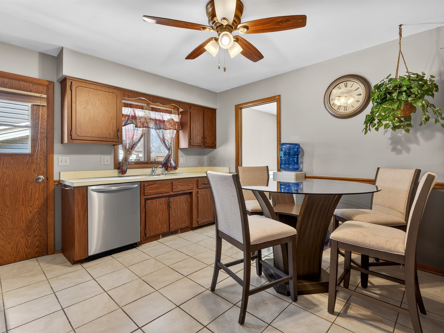 4242 Pinewood Lane, Matteson, IL 60443