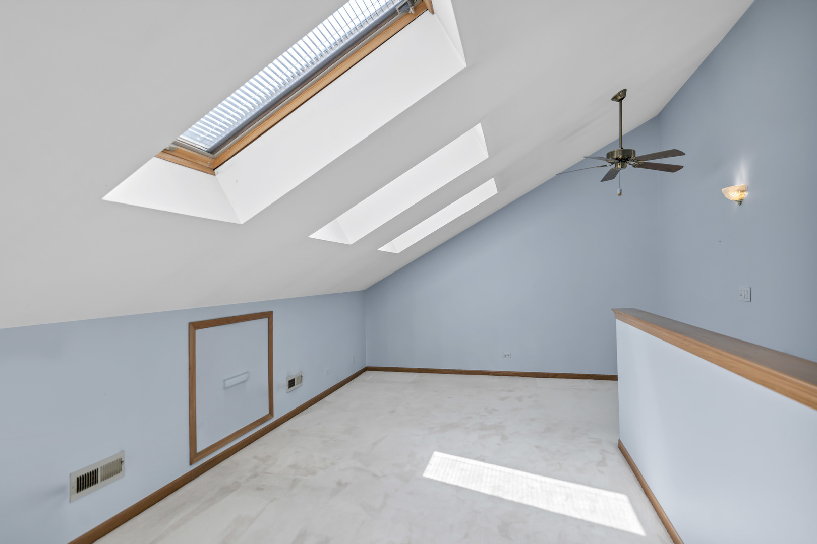 144 Canterbury Court, Bloomingdale, IL 60108