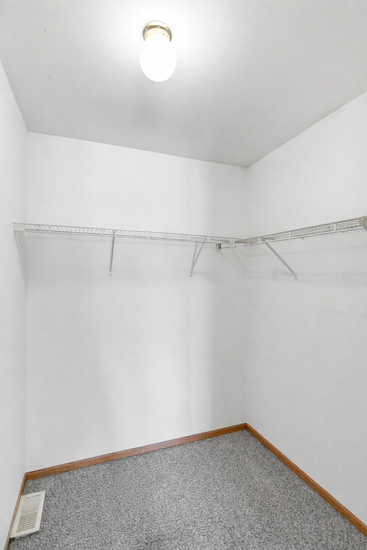 144 Canterbury Court, Bloomingdale, IL 60108