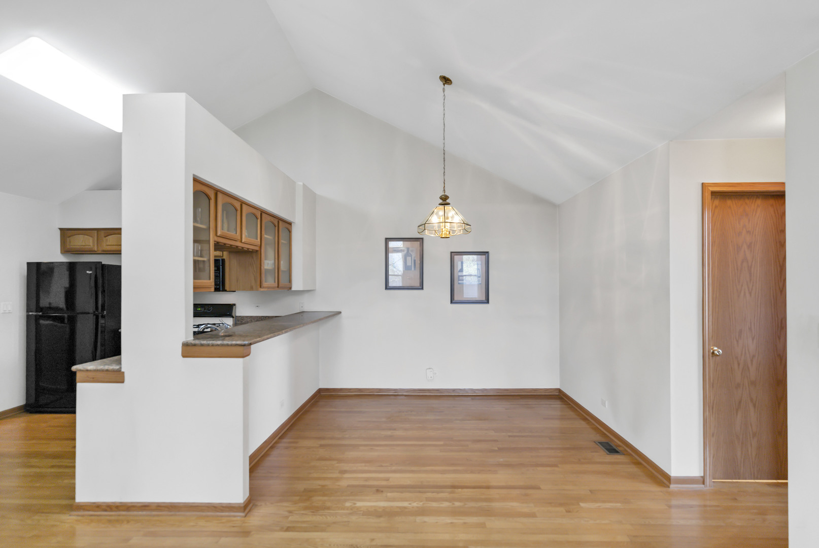 144 Canterbury Court, Bloomingdale, IL 60108