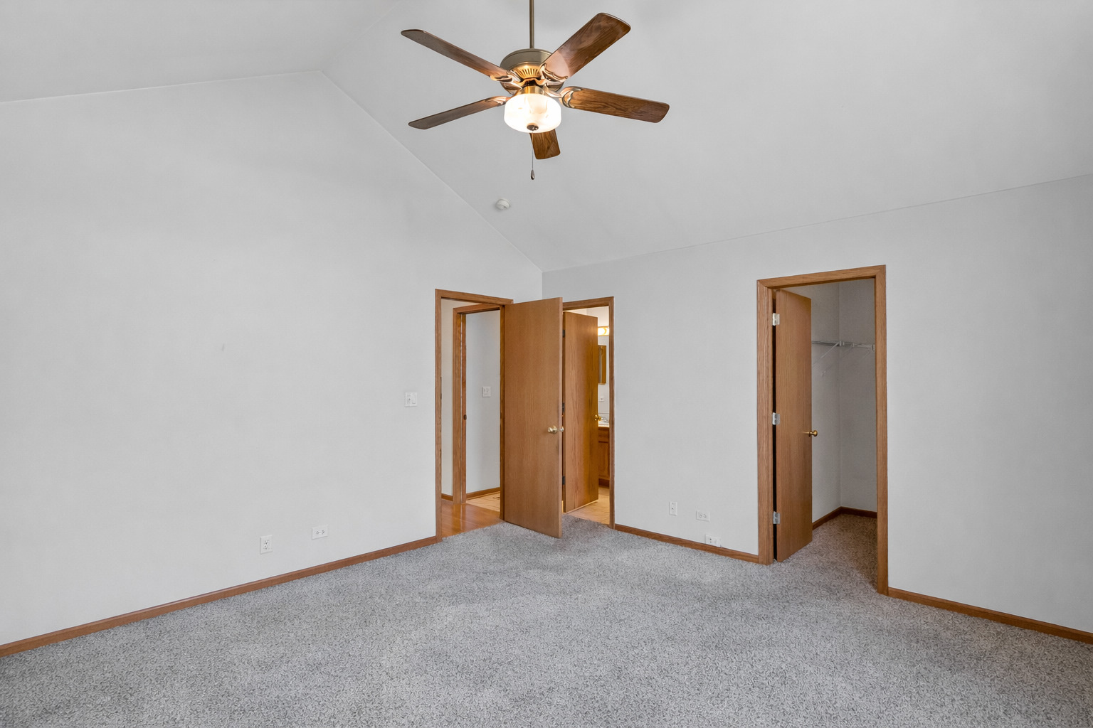 144 Canterbury Court, Bloomingdale, IL 60108