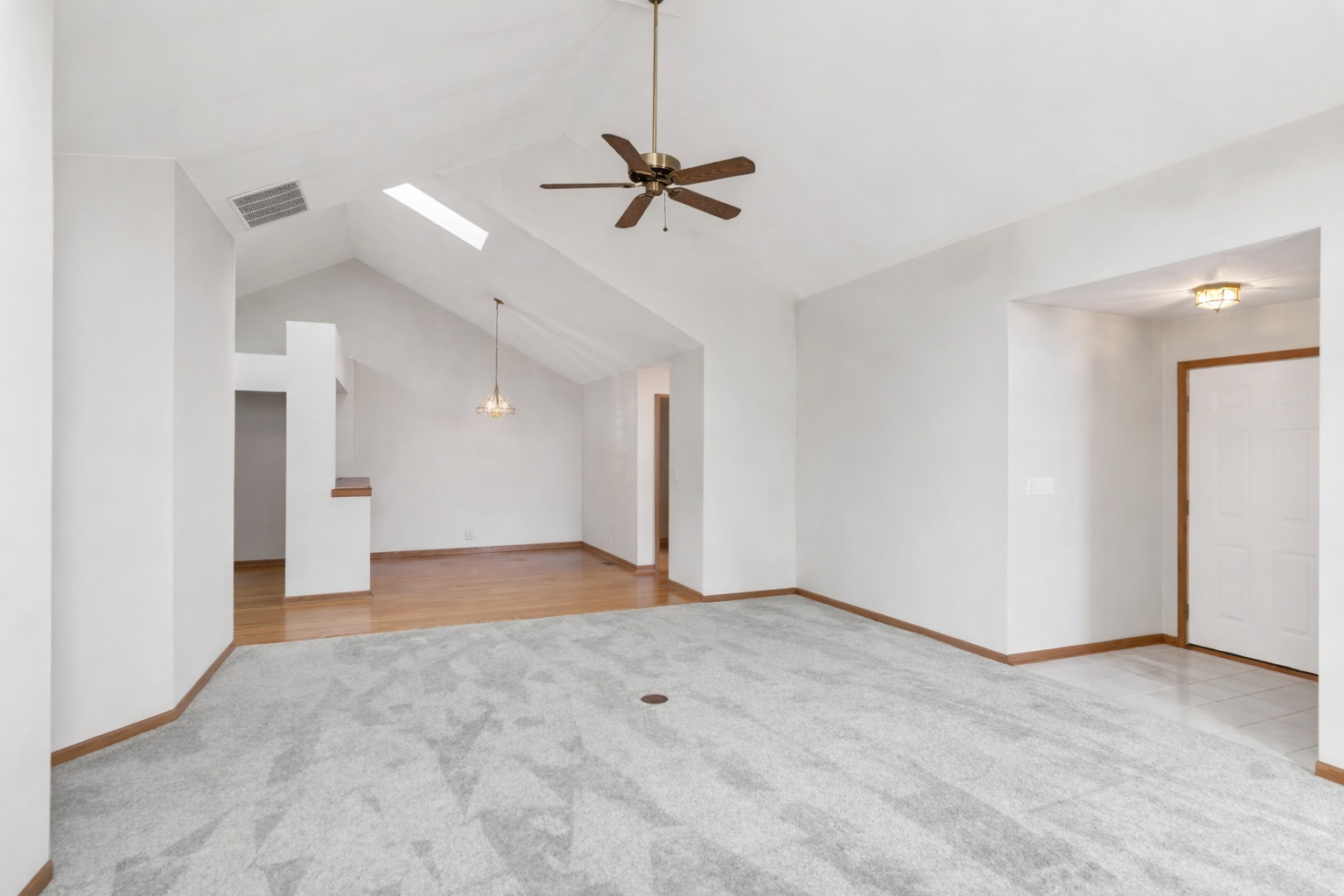 144 Canterbury Court, Bloomingdale, IL 60108