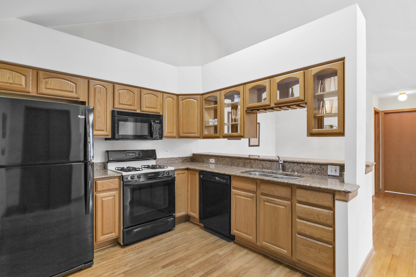 144 Canterbury Court, Bloomingdale, IL 60108