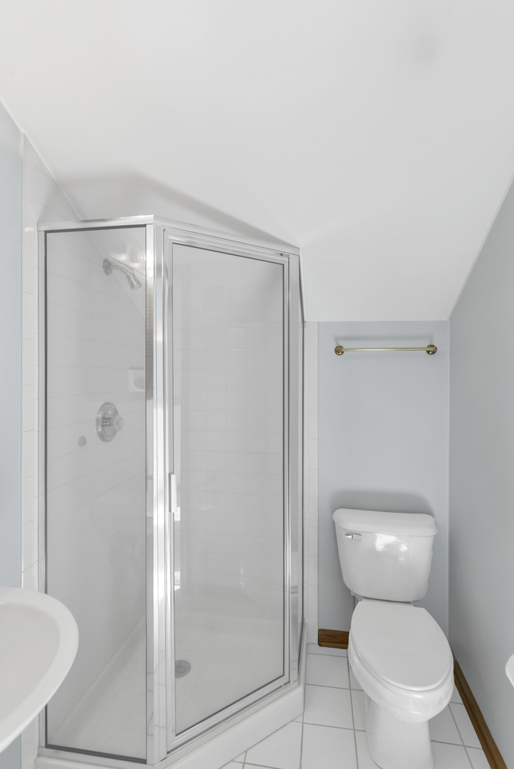 144 Canterbury Court, Bloomingdale, IL 60108