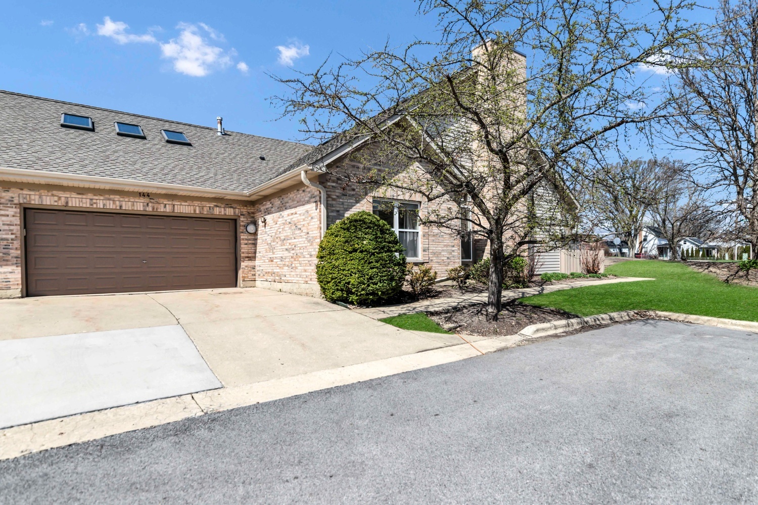 144 Canterbury Court, Bloomingdale, IL 60108