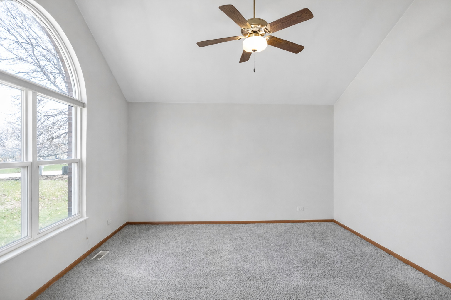 144 Canterbury Court, Bloomingdale, IL 60108