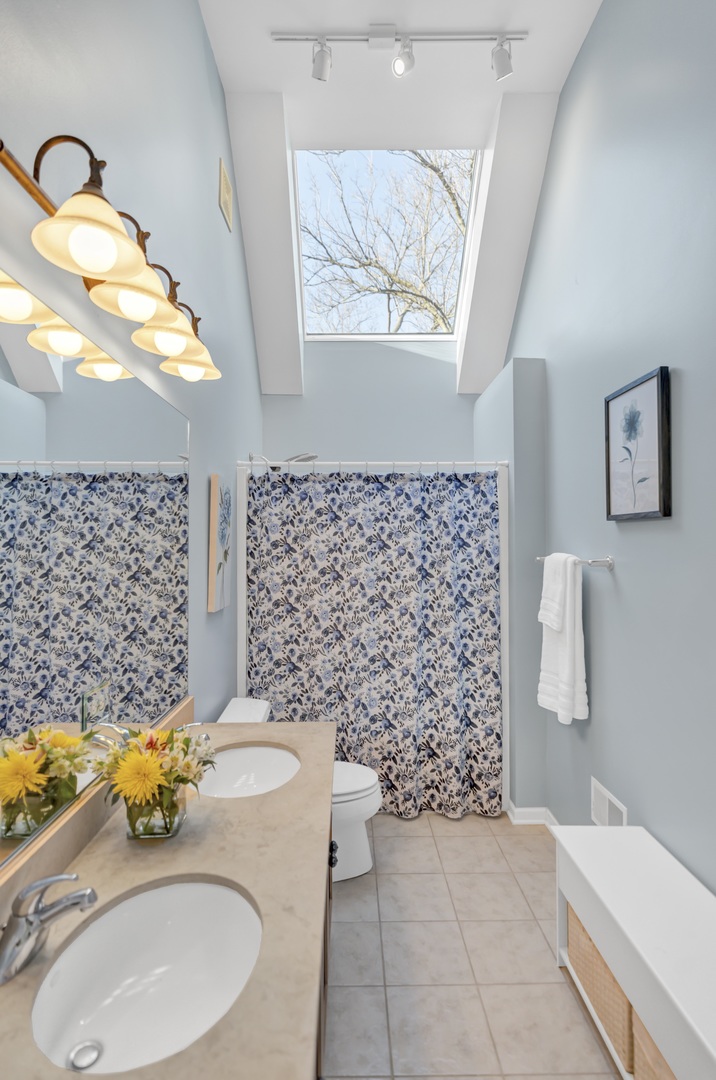 710 Reserve Court, South Elgin, IL 60177