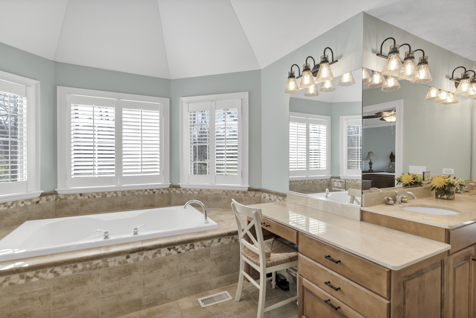 710 Reserve Court, South Elgin, IL 60177