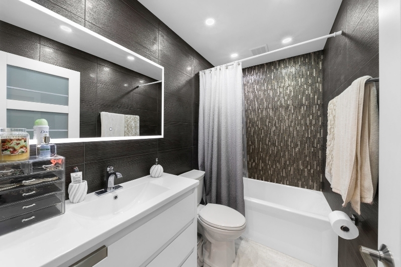 264 N Southport Road, Mundelein, IL 60060