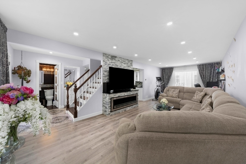 264 N Southport Road, Mundelein, IL 60060