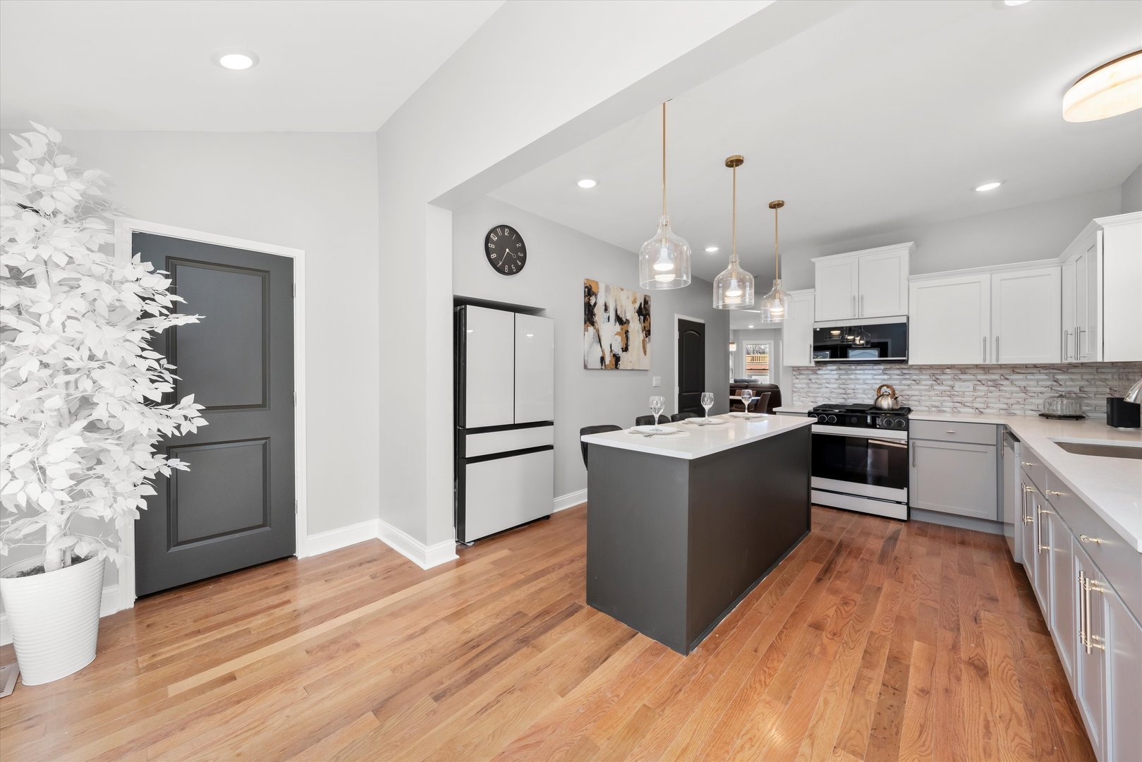 10141 S Emerald Avenue, Chicago, IL 60628