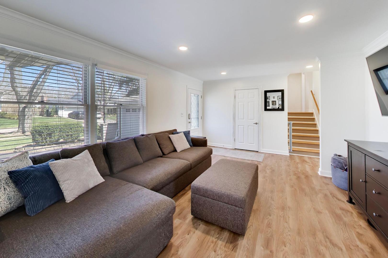 44 Swift Lane, Naperville, IL 60565