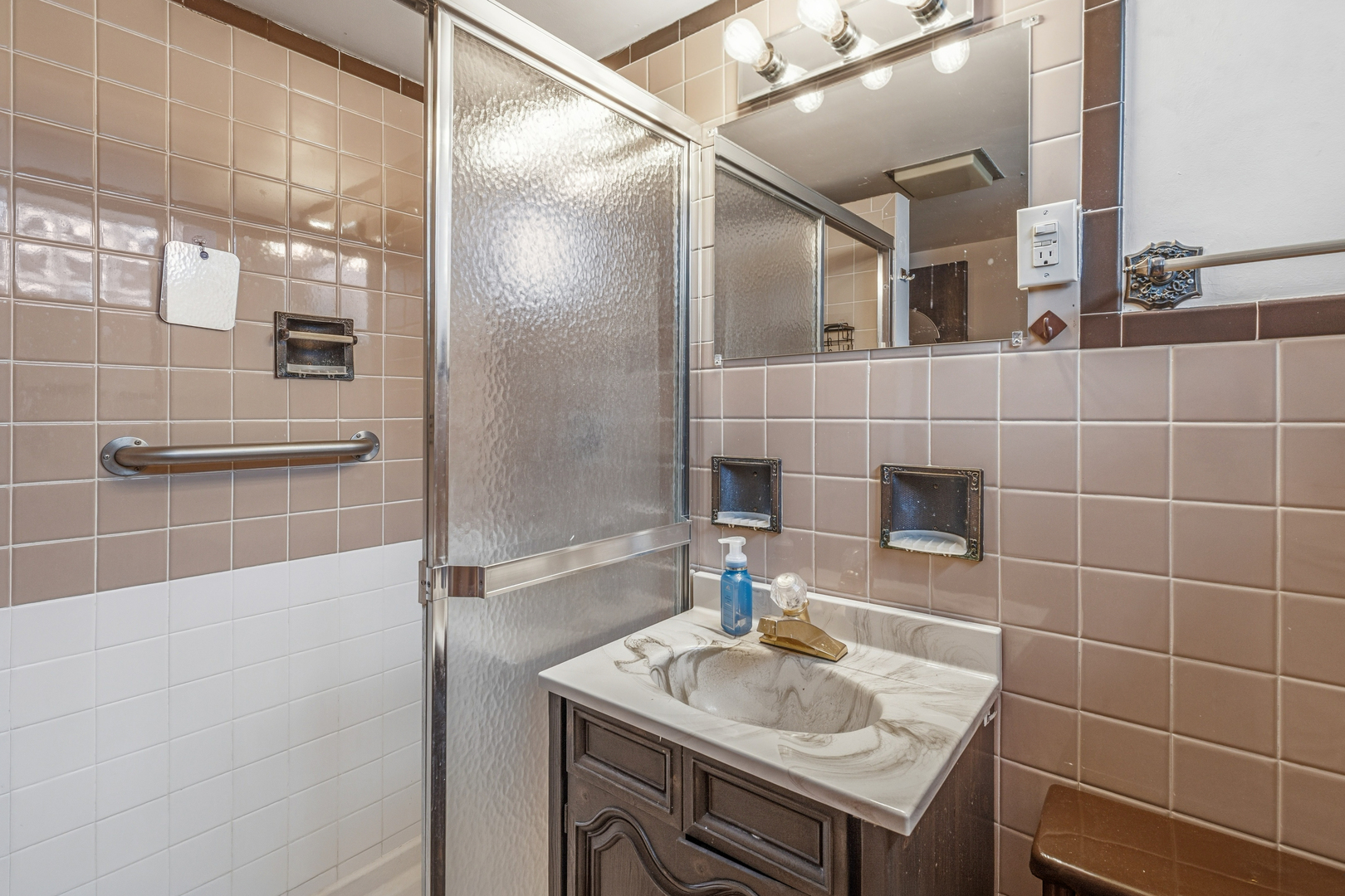 8736 N Ozark Avenue, Niles, IL 60714