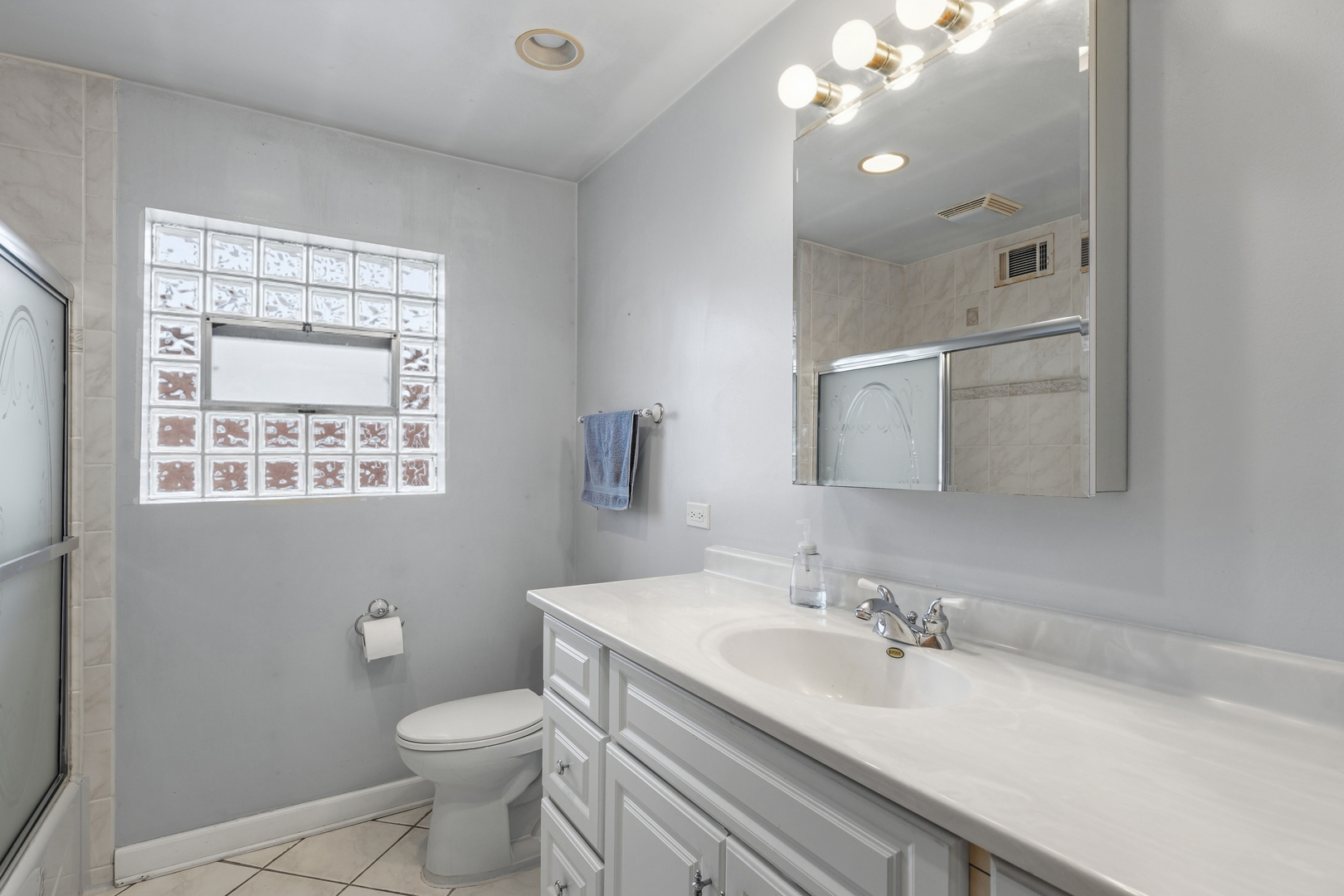 8736 N Ozark Avenue, Niles, IL 60714