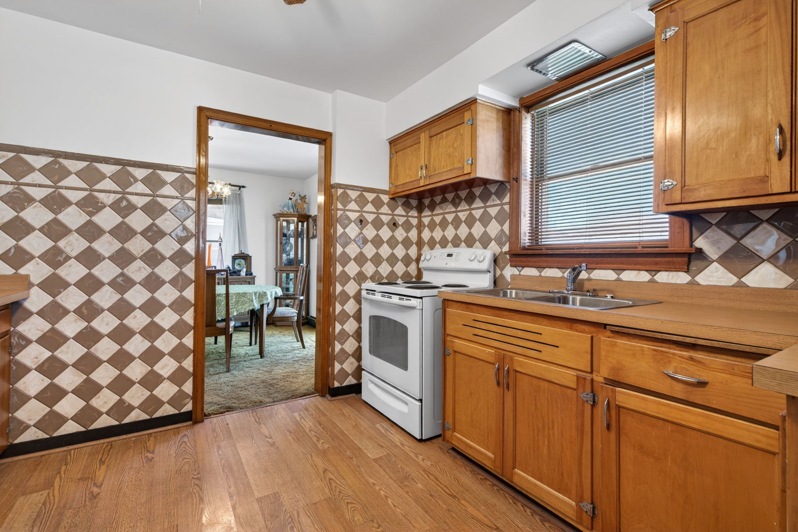 9020 W Forestview Drive, North Riverside, IL 60546