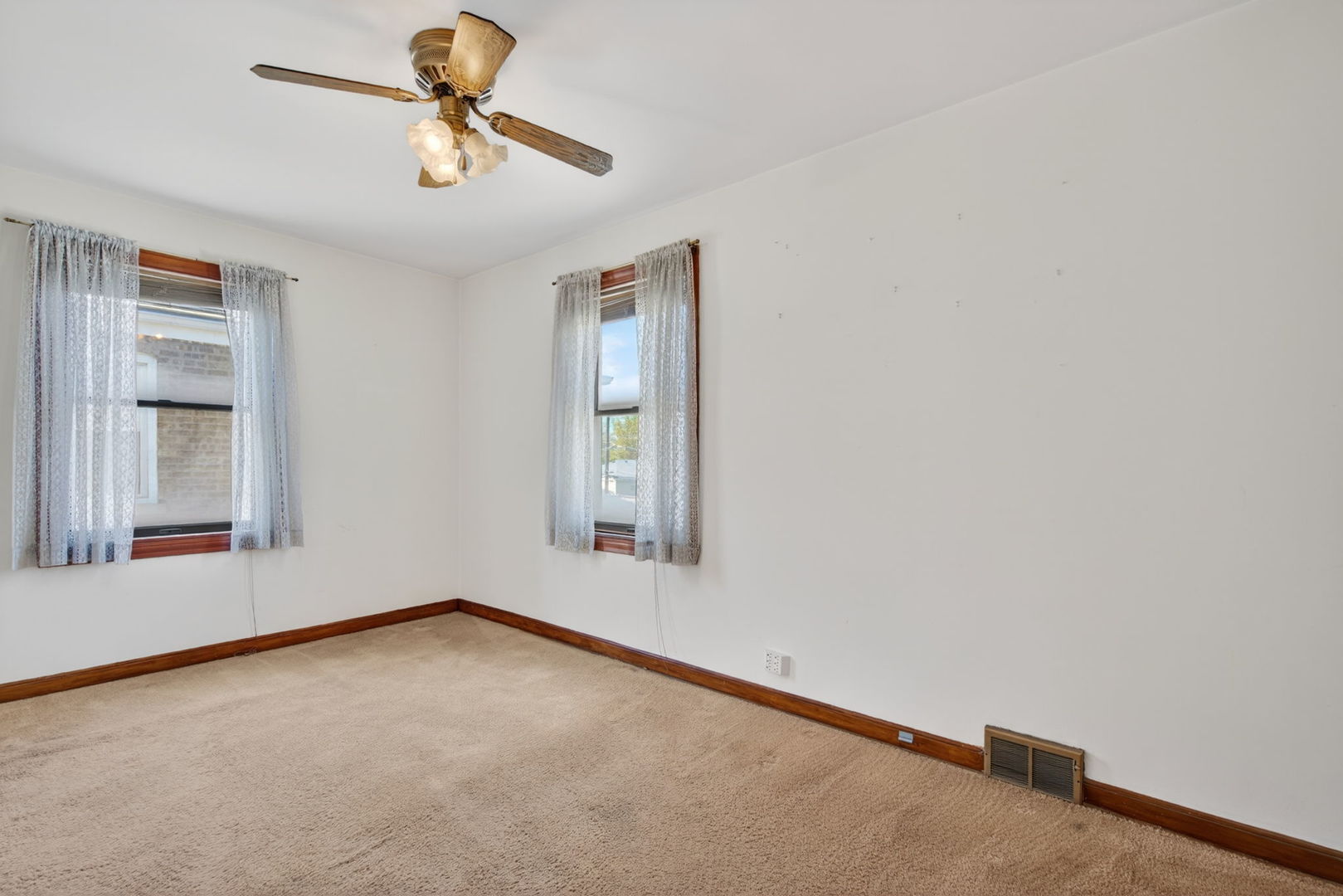 9020 W Forestview Drive, North Riverside, IL 60546