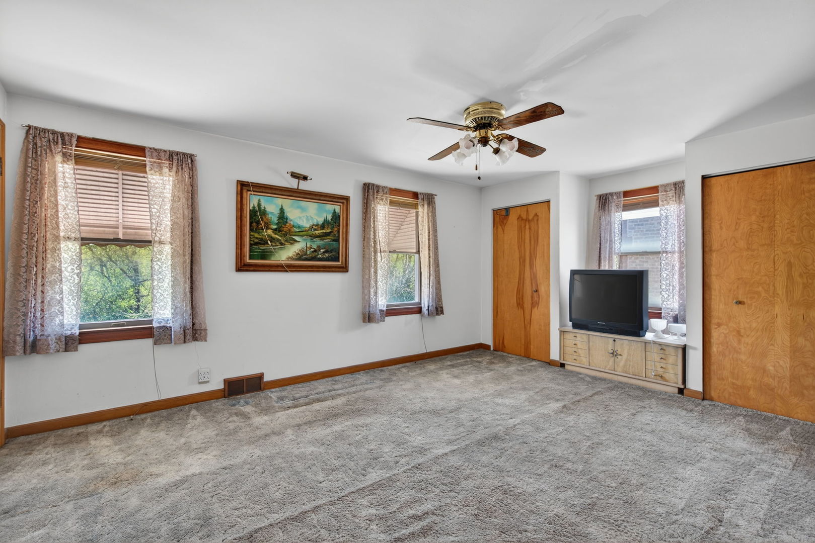 9020 W Forestview Drive, North Riverside, IL 60546