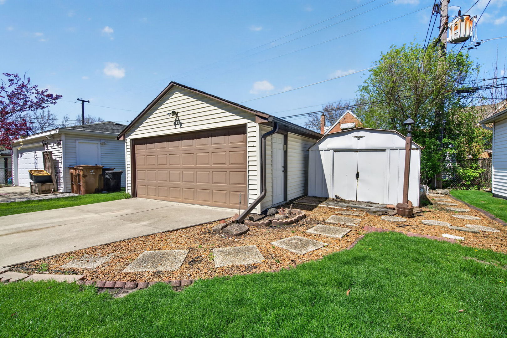 9020 W Forestview Drive, North Riverside, IL 60546