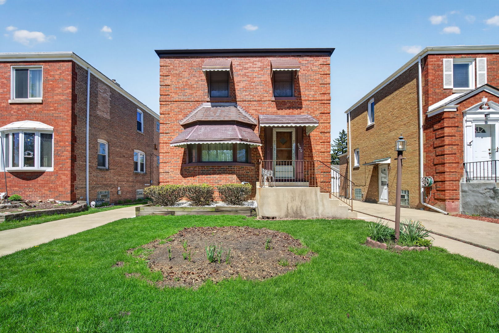 9020 W Forestview Drive, North Riverside, IL 60546