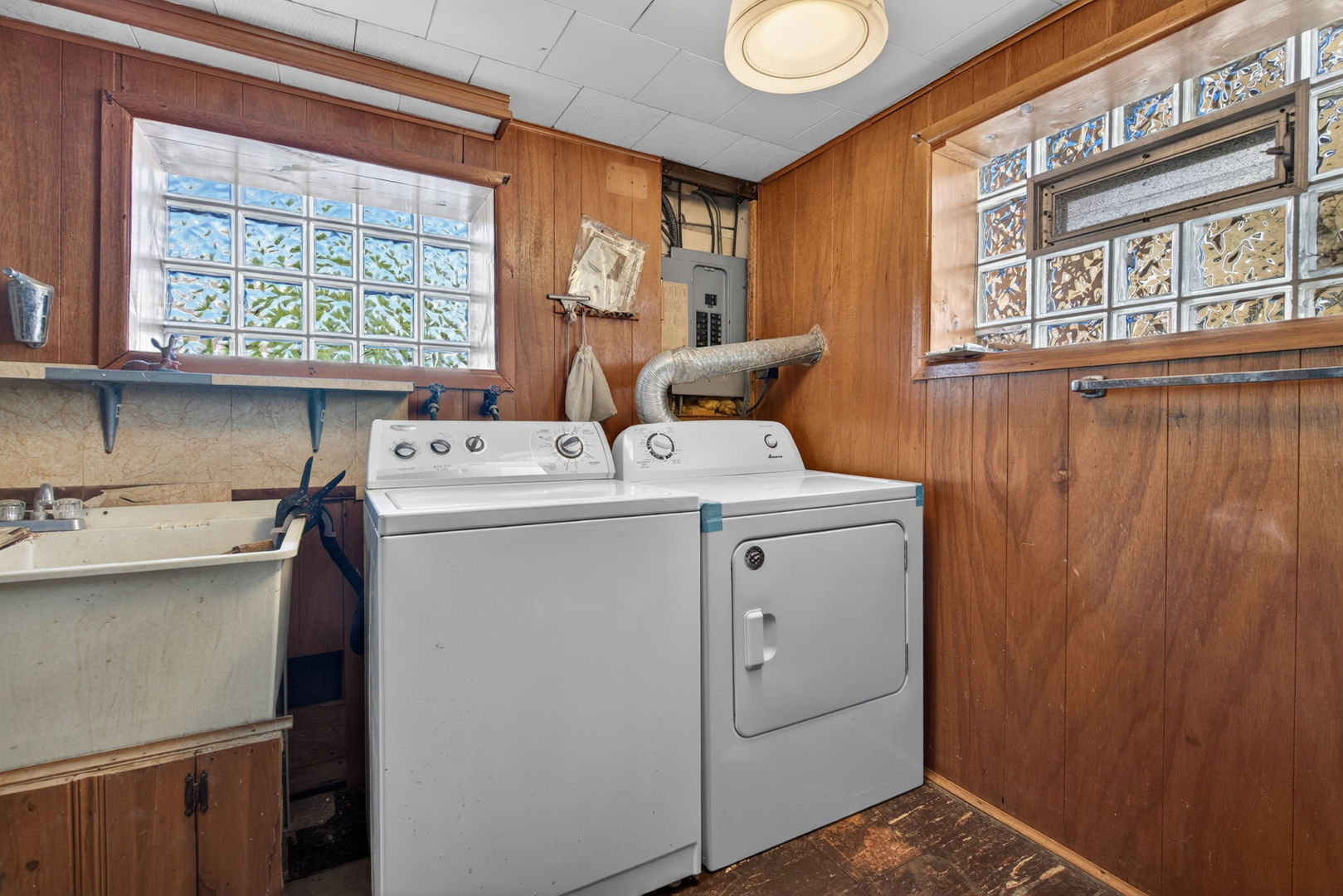 9020 W Forestview Drive, North Riverside, IL 60546