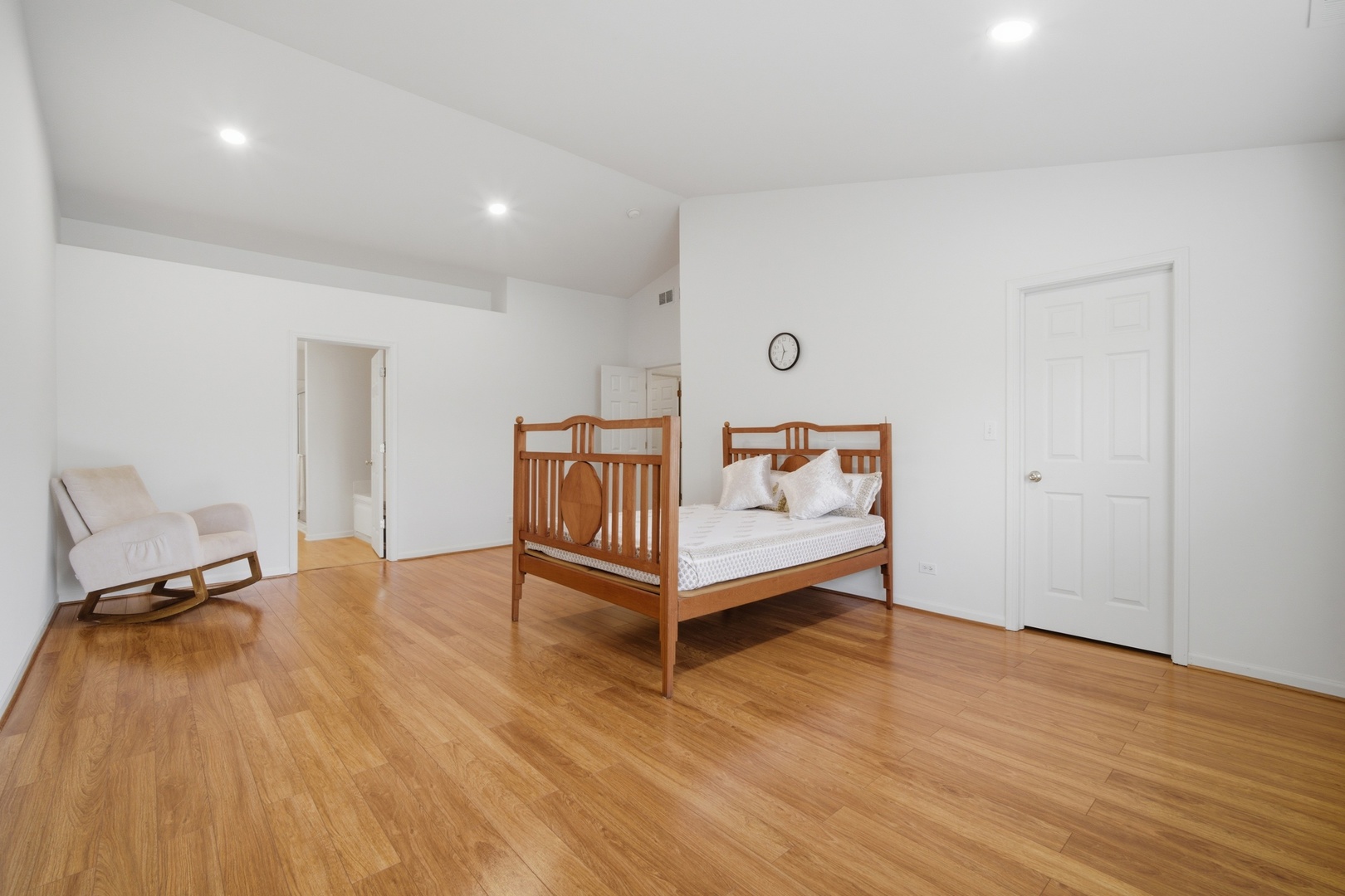 564 Harvey Lake Drive, Vernon Hills, IL 60061