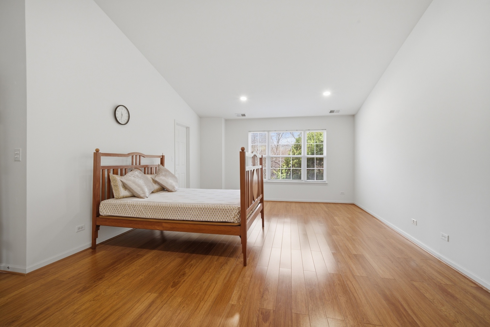 564 Harvey Lake Drive, Vernon Hills, IL 60061