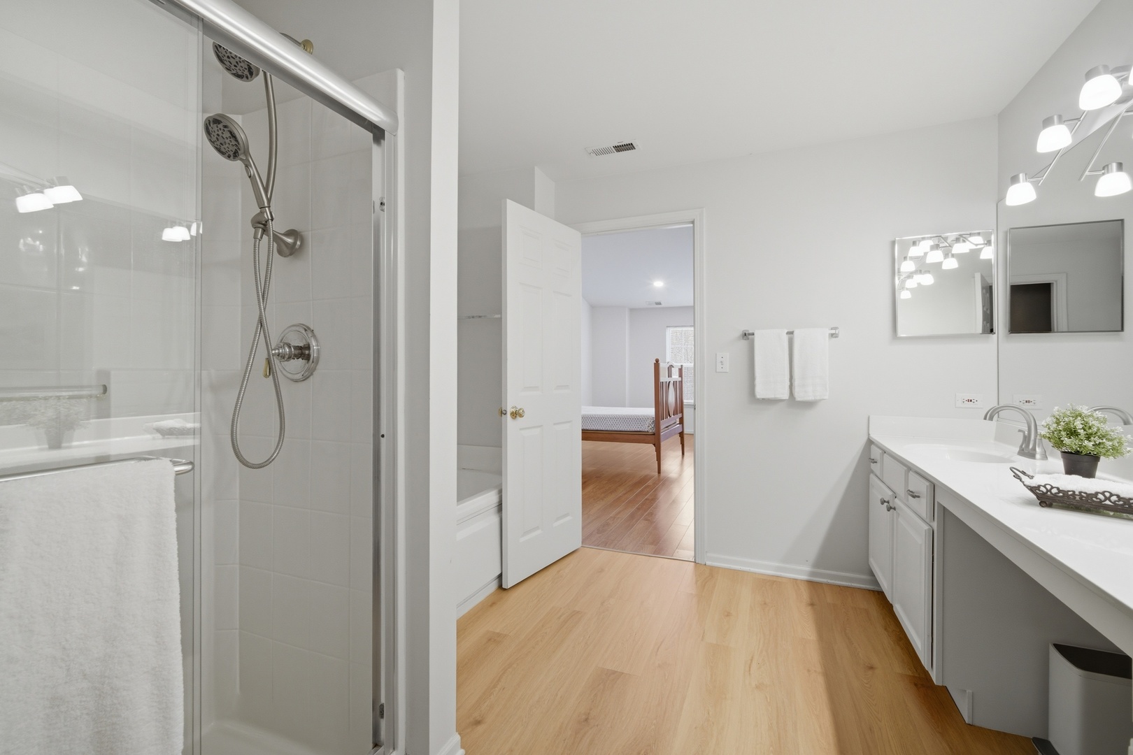 564 Harvey Lake Drive, Vernon Hills, IL 60061