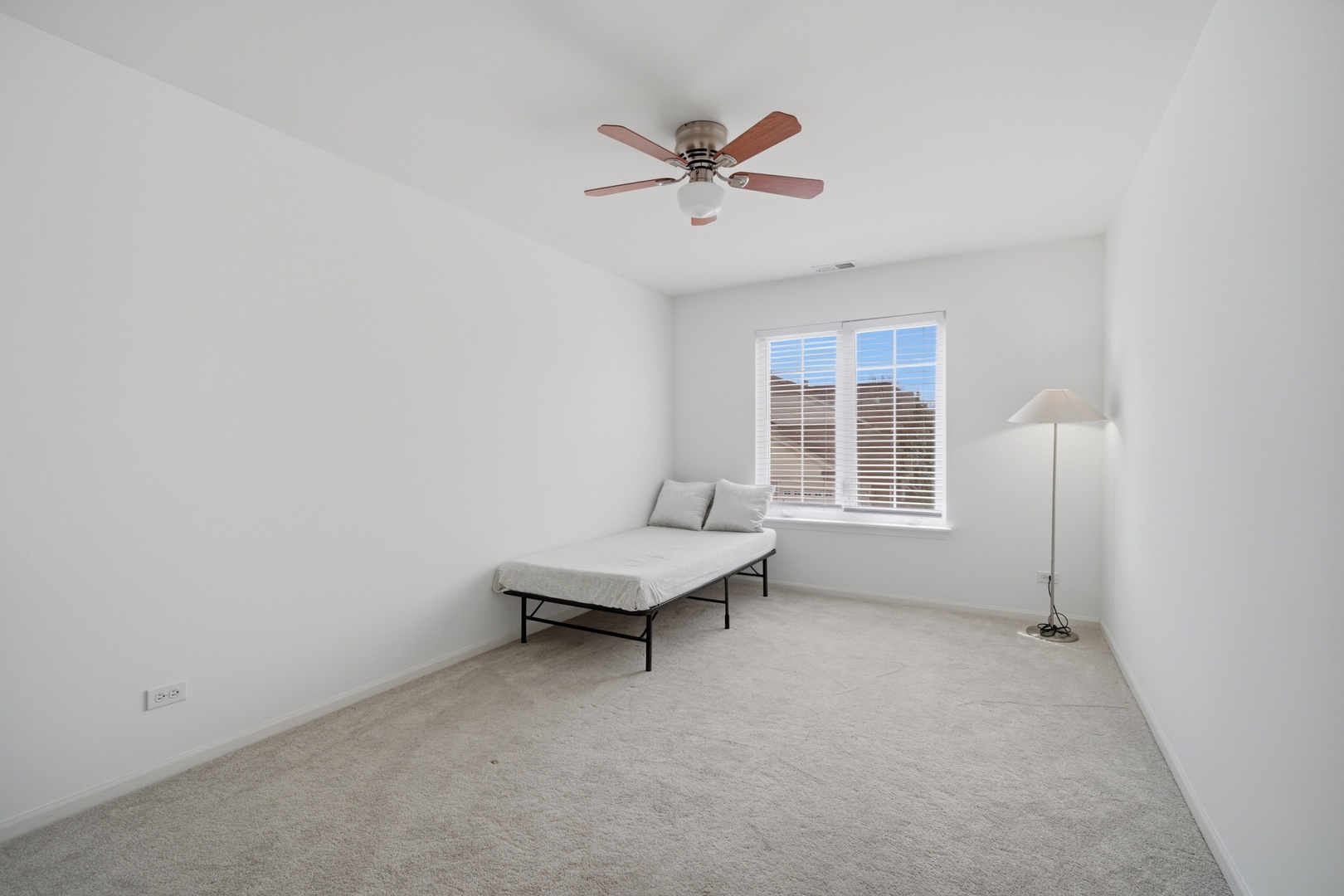 564 Harvey Lake Drive, Vernon Hills, IL 60061