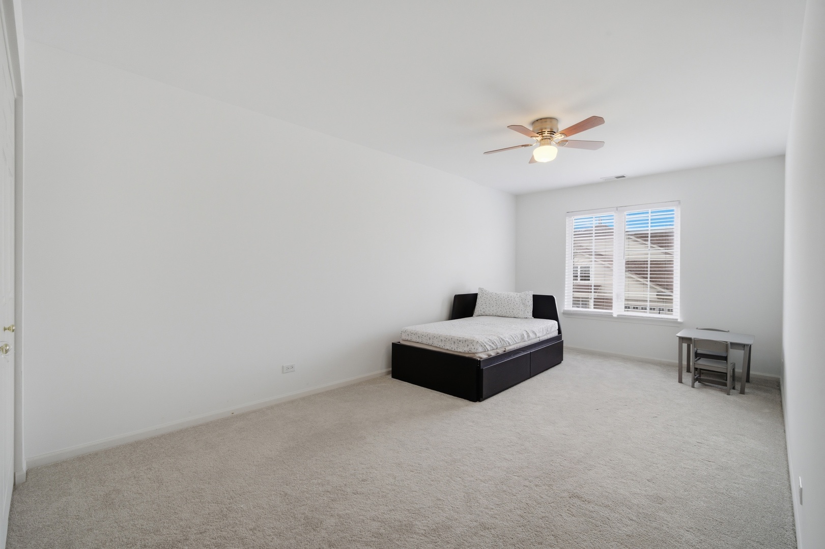 564 Harvey Lake Drive, Vernon Hills, IL 60061