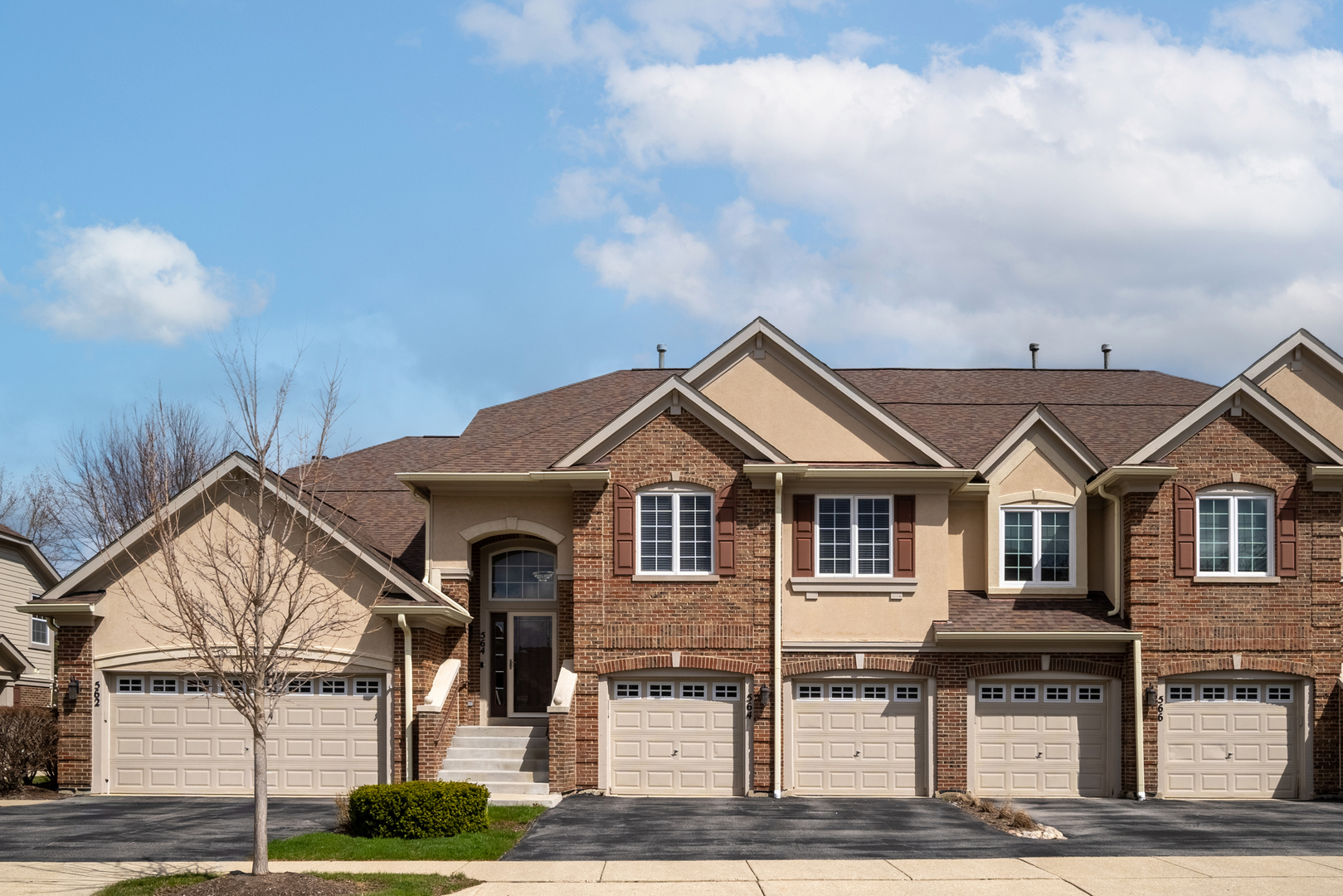 564 Harvey Lake Drive, Vernon Hills, IL 60061