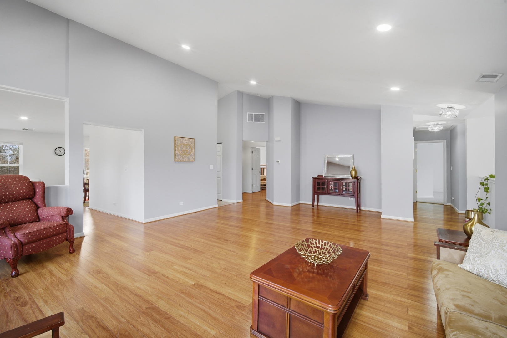 564 Harvey Lake Drive, Vernon Hills, IL 60061