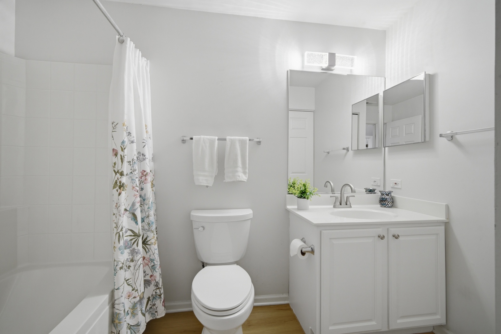 564 Harvey Lake Drive, Vernon Hills, IL 60061