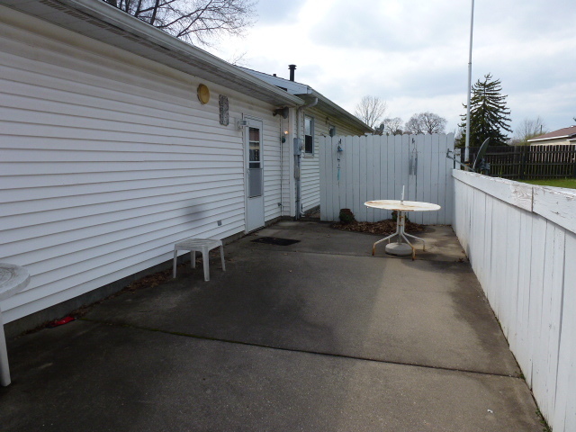 3 Deerefield Court, Clinton, IL 61727