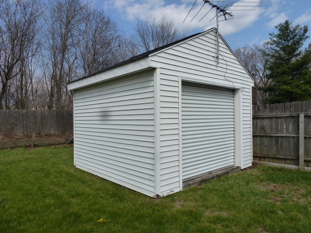 3 Deerefield Court, Clinton, IL 61727