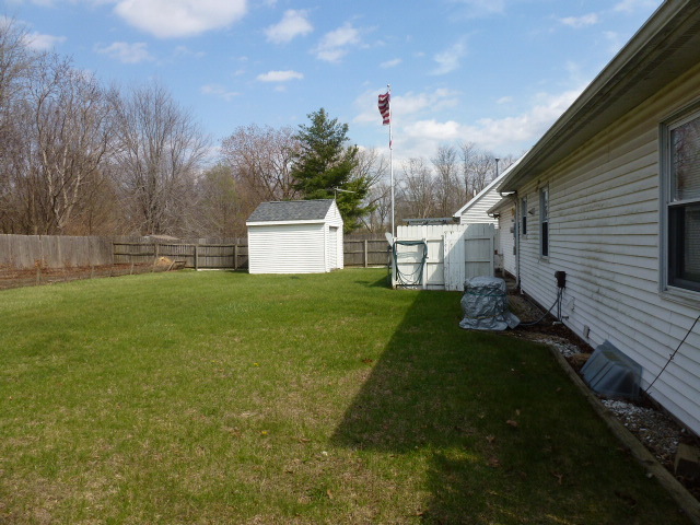 3 Deerefield Court, Clinton, IL 61727